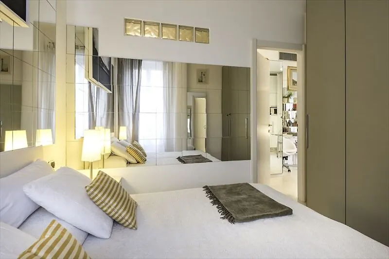Apartment Rentclass Milan Italy